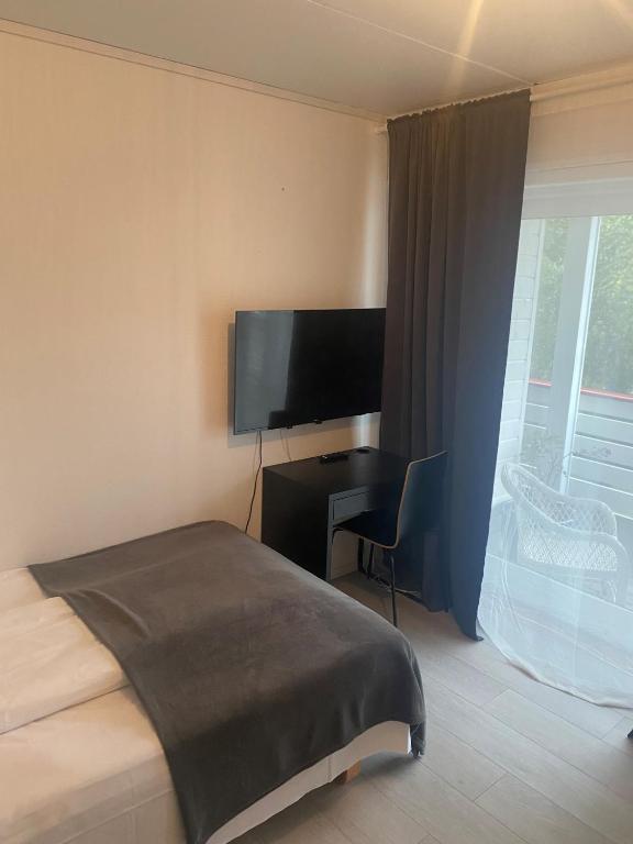 Sunde Fjord Hotel, free and easy parking room 1