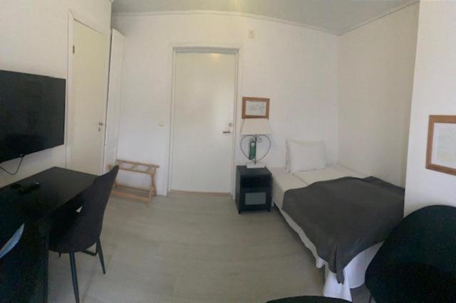 Sunde Fjord Hotel, free and easy parking room 3