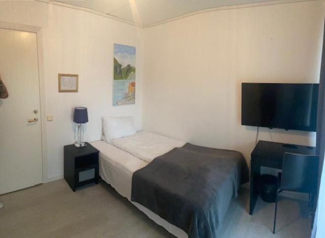 Sunde Fjord Hotel, free and easy parking room 4